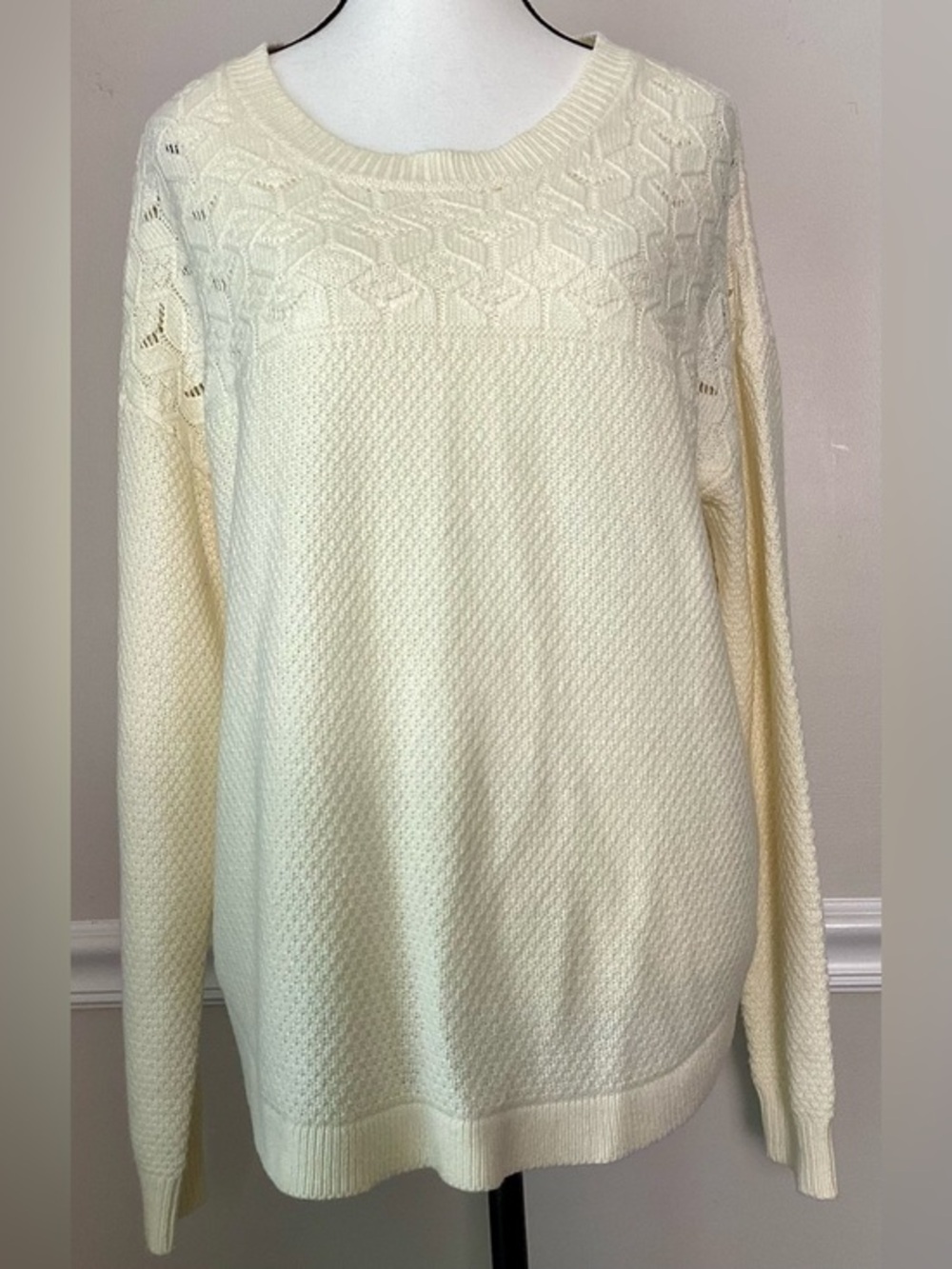 I. B. Diffusion Pullover Sweater Ivory Honeycomb Crochet & Scallop Hem Size L